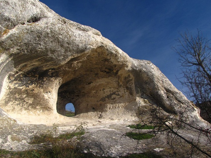 Бахчисарайский менгир, Менгирная балка, древняя обсеватория, Глубокий Яр