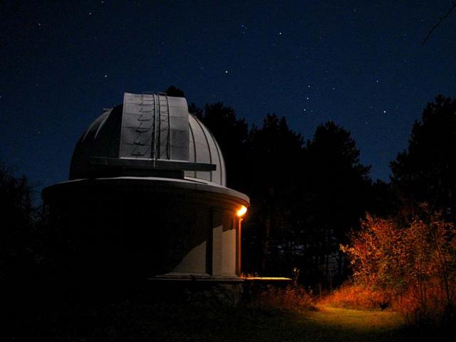 Башня телескопа ночью